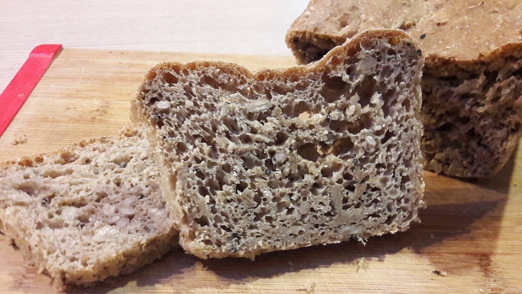 Chleb pszenno-razowy (zwarty)