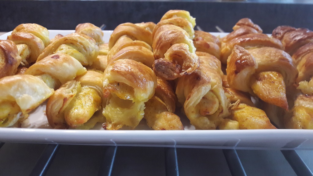 Paluszki z kurczaka w cieście francuskim