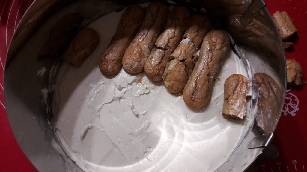Tort tiramisu z kawowo-porzeczkową nutą
