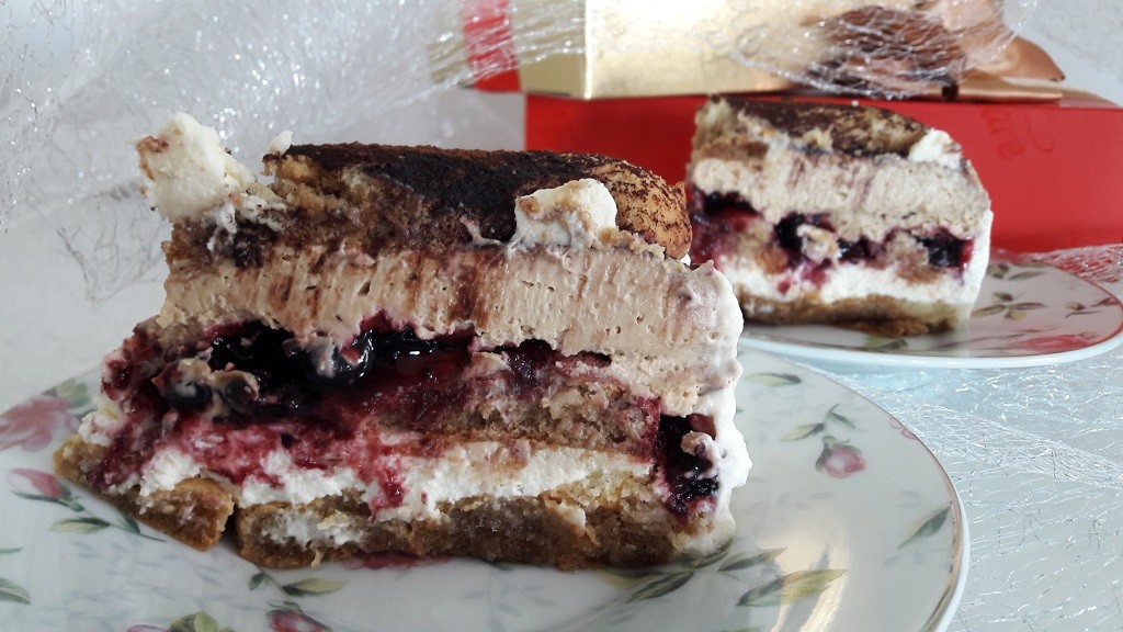 Tort tiramisu z kawowo-porzeczkową nutą
