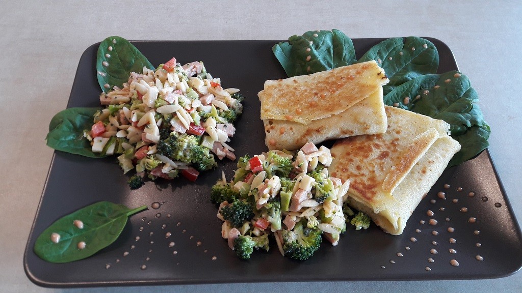 Naleśniki z szynką lub mortadelą i serem