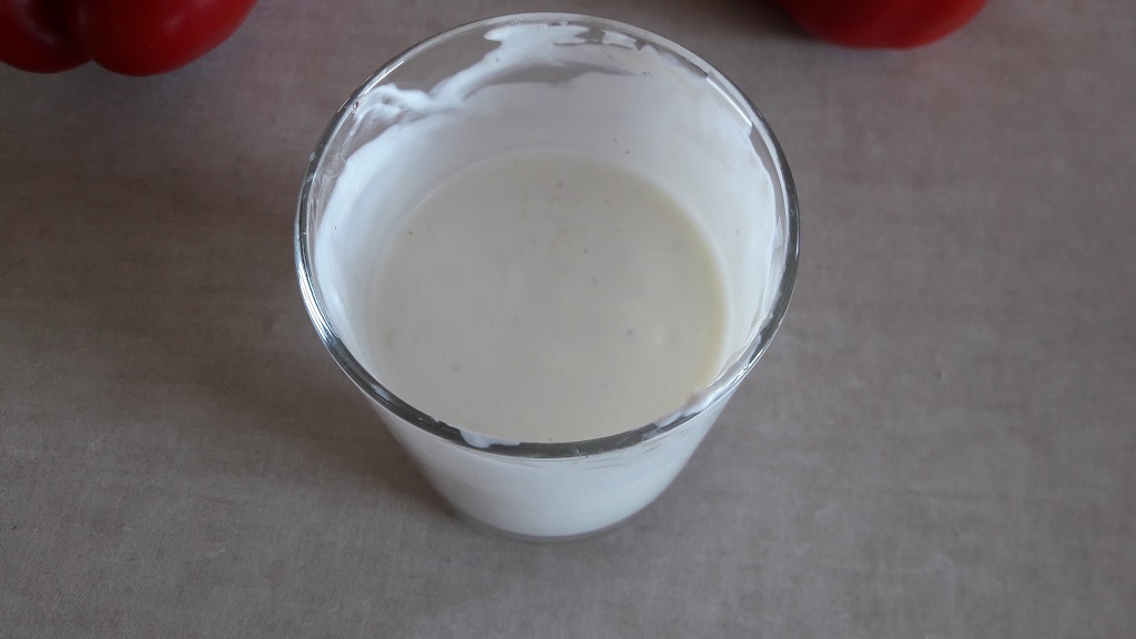 Sos jogurtowy do sałatek