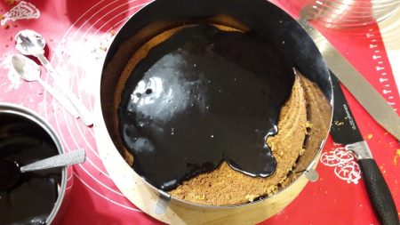 Tort marchewkowy z bitą śmietaną i mascarpone