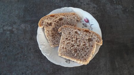 Chleb pszenny ziołowy pełnoziarnisty