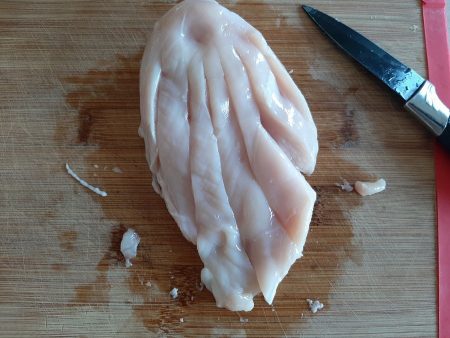 Panierowana pierś z kurczaka w kształcie ośmiornicy