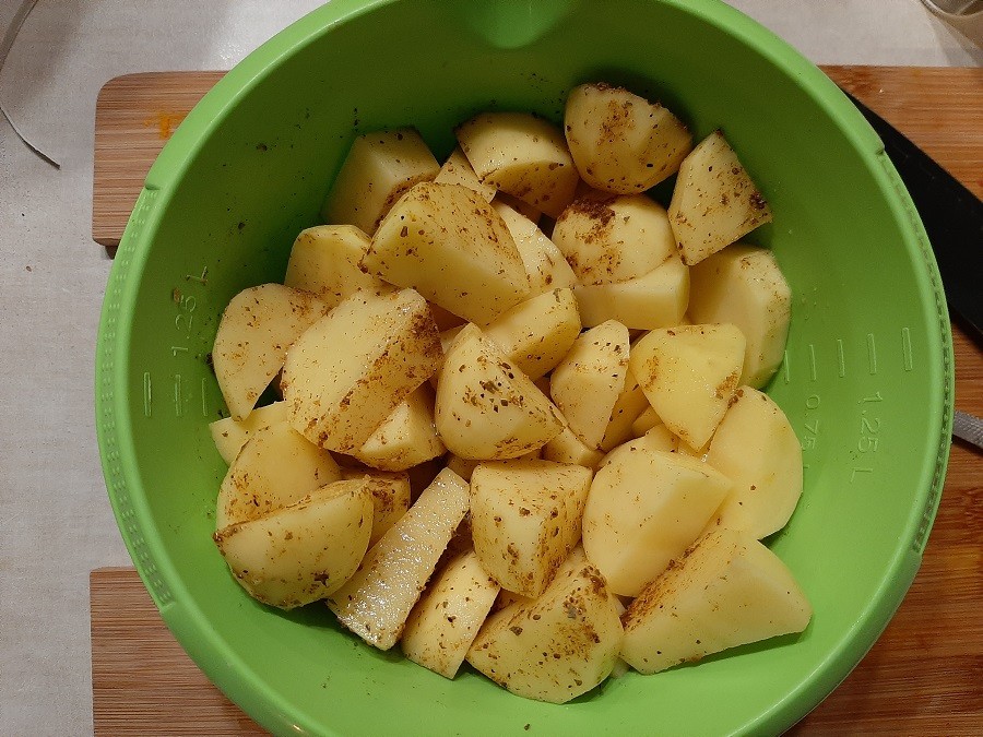 Pieczona łopatka z ziemniakami i fasolką szparagową