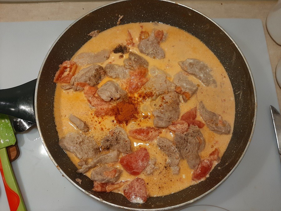 Polędwiczki z makaronem w sosie z pomidorów i mascarpone