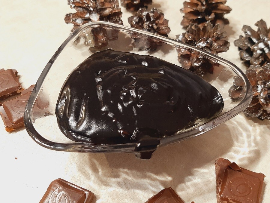 Jak uratować zwarzoną polewę czekoladową? Bardzo prosto!