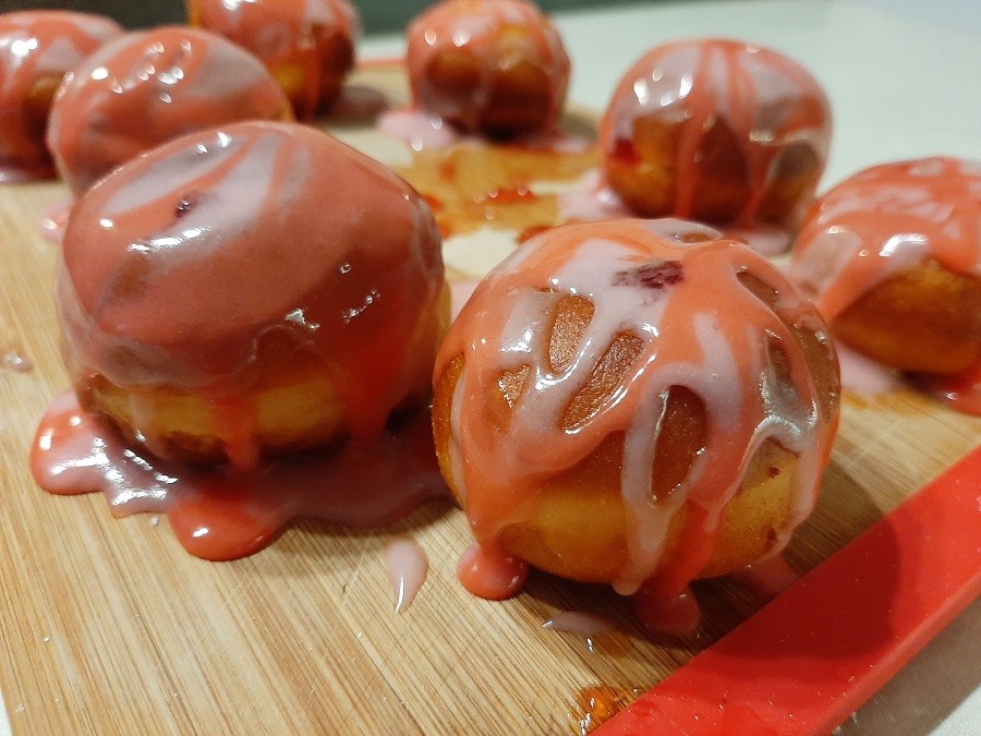 Lukrowane pączki z marmoladą