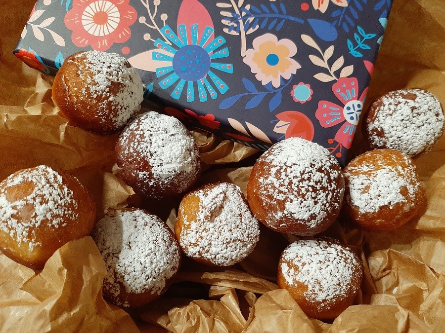 Mini pączki z dodatkiem mąki kukurydzianej