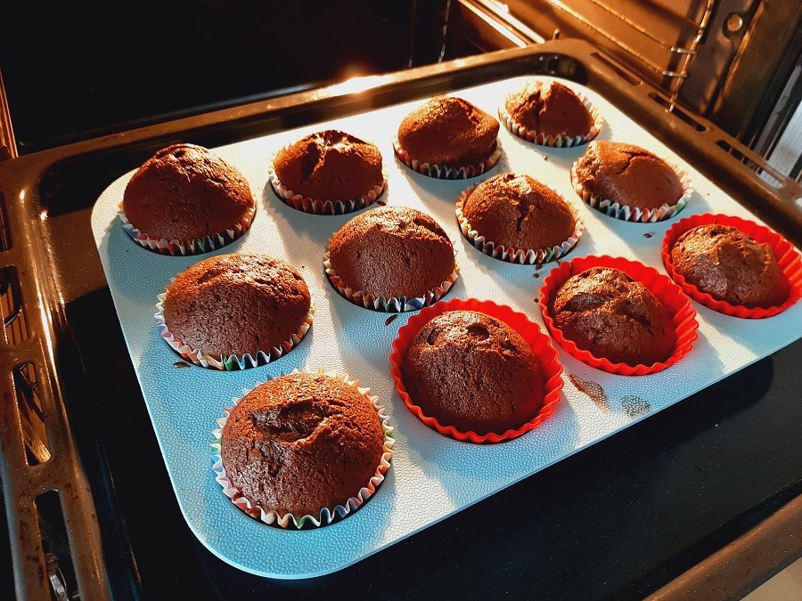 Muffinki czekoladowe z lukrem cytrynowym