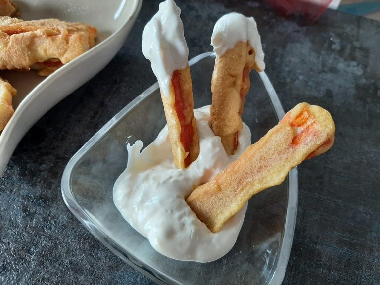 Paluszki surimi w panierce + sos czosnkowy Pasibrzuszek.pl