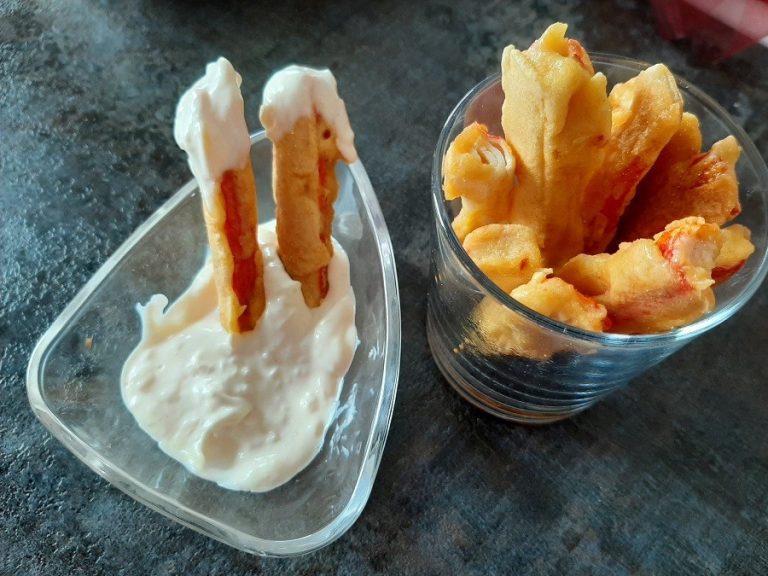 Paluszki surimi w panierce + sos czosnkowy Pasibrzuszek.pl