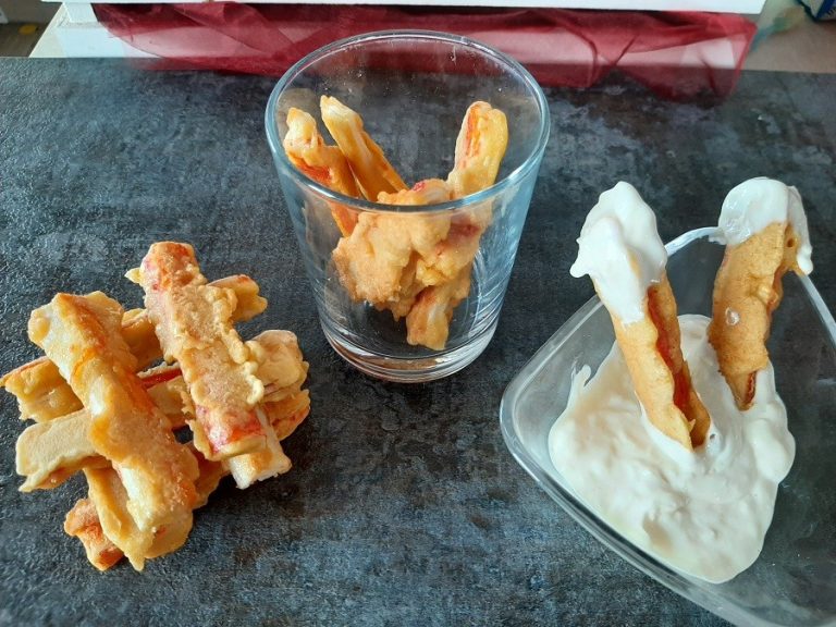 Paluszki surimi w panierce + sos czosnkowy Pasibrzuszek.pl