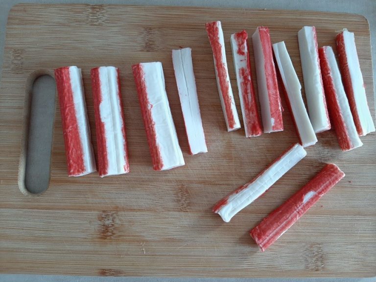 Paluszki surimi w panierce + sos czosnkowy Pasibrzuszek.pl