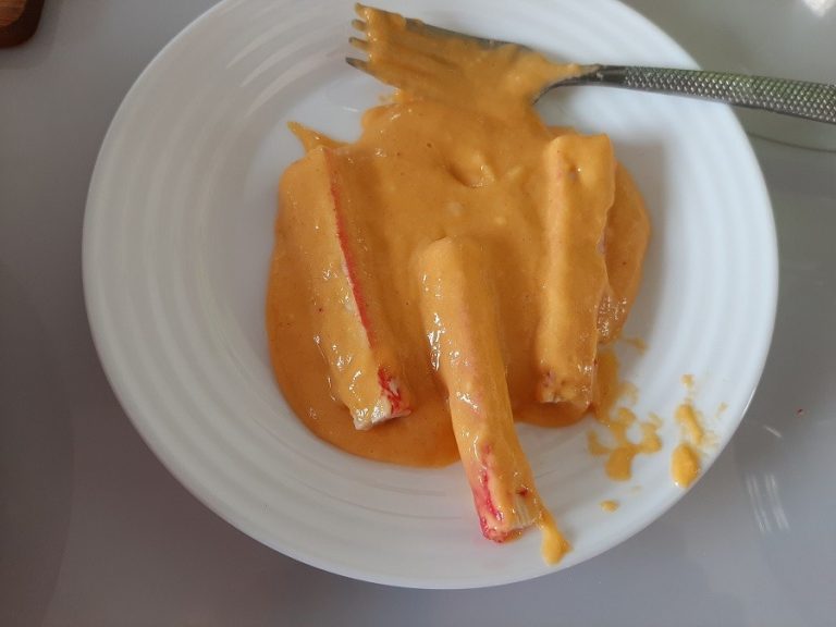 Paluszki surimi w panierce + sos czosnkowy Pasibrzuszek.pl