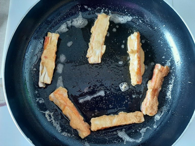 Paluszki surimi w panierce + sos czosnkowy Pasibrzuszek.pl