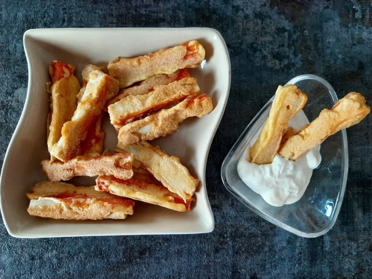 Paluszki surimi w panierce + sos czosnkowy Pasibrzuszek.pl