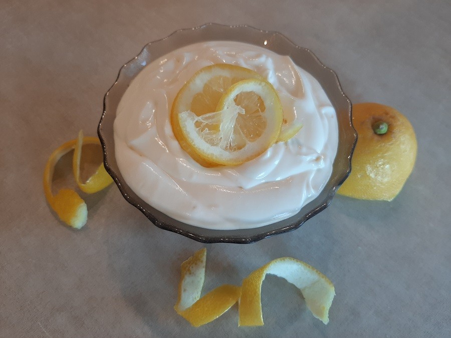Cytrynowy krem do tortu z jogurtem greckim