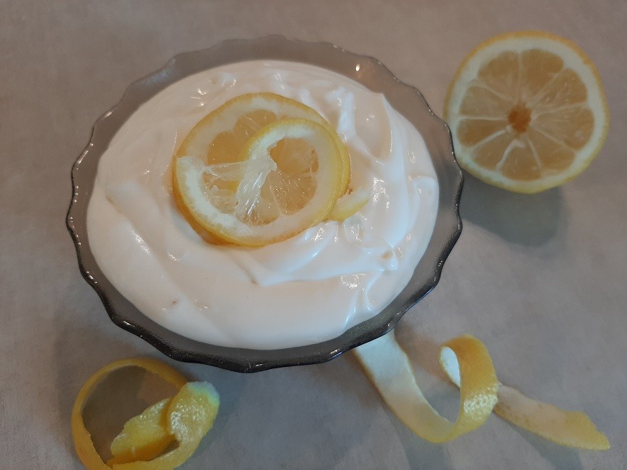 Cytrynowy krem do tortu z jogurtem greckim