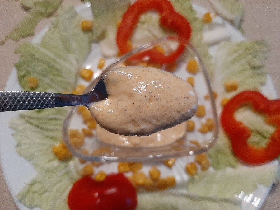 Surówka z kapusty pekińskiej w sosie jogurtowo-musztardowym