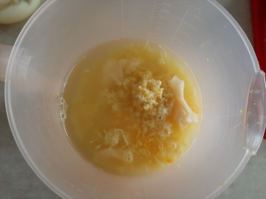 Cytrynowy syrop na odporność z miodem, czosnkiem i imbirem