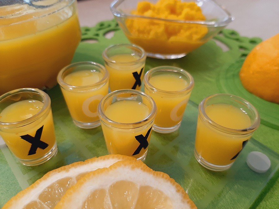 Cytrynowy syrop na odporność z miodem, czosnkiem i imbirem
