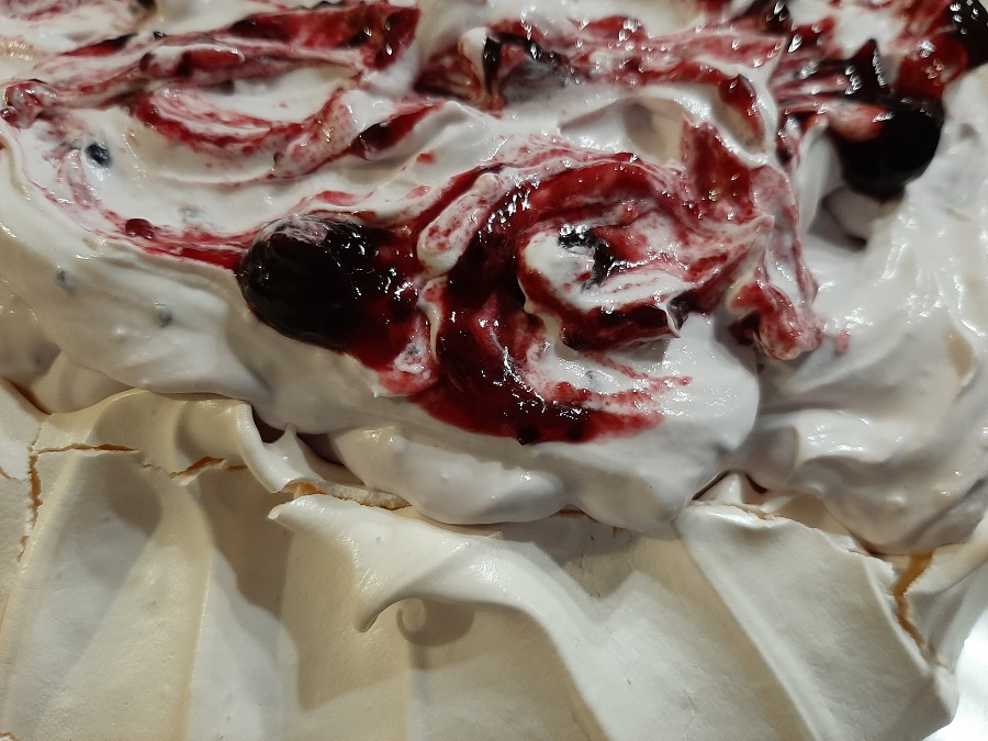 Krem z czarną porzeczką do tortów, deserów i babeczek