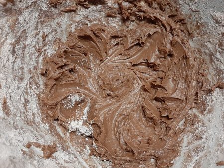Krem czekoladowo-wiśniowy do tortów, deserów i babeczek