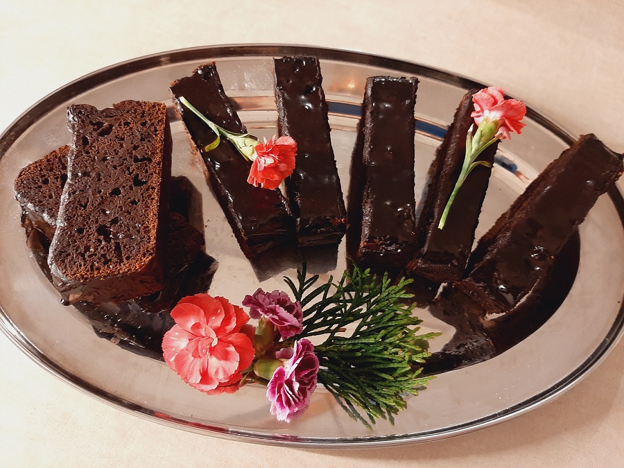 Szybkie ciasto czekoladowe na śmietanie