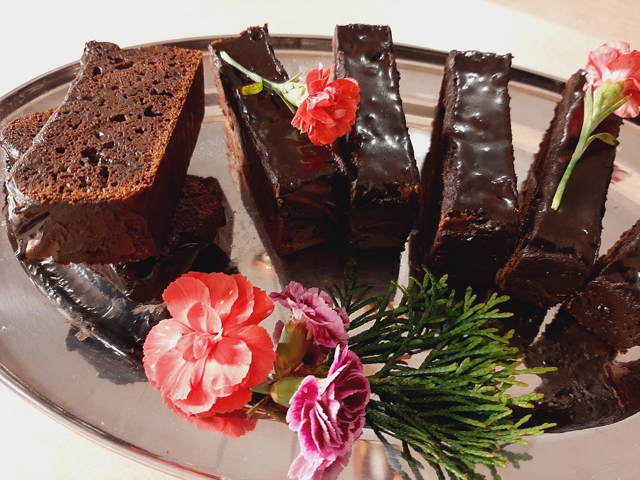 Szybkie ciasto czekoladowe na śmietanie