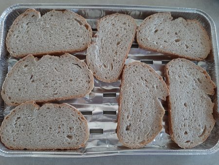 Grillowany chleb z masełkiem czosnkowym