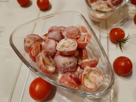 Pomidorki koktajlowe w śmietanie