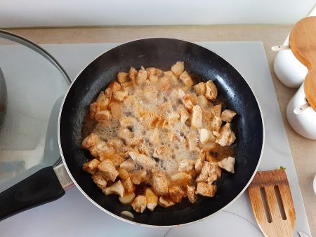 Zapiekanka gyros z kurczaka w cieście francuskim