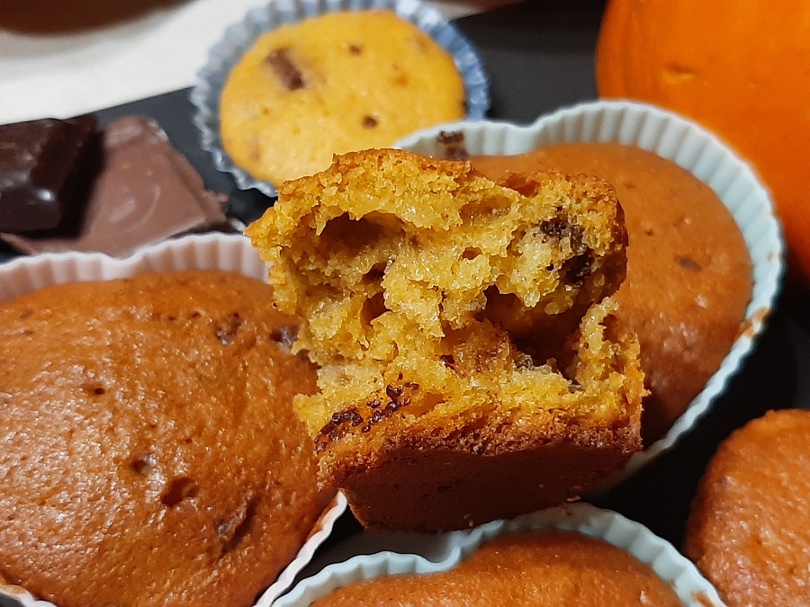 Muffinki dyniowe z orzechami i czekoladą